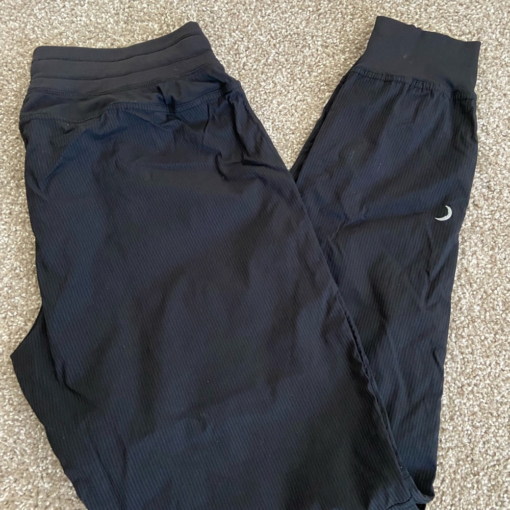 Zyia black trail joggers